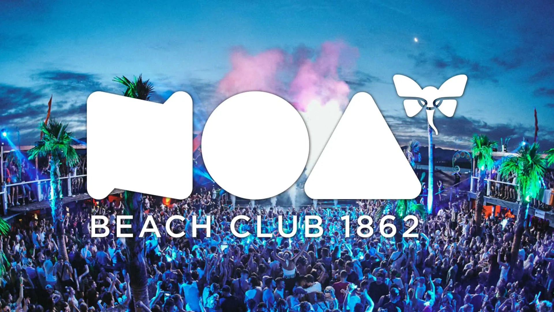 Der Noa Club ist auf dem Wasser erbaut und besteht aus einzelnen Inseln, die mit Stegen miteinander verbunden sind. Auf den einzelnen Teilen des Clubs gibt es mehrere Bars und auf der mittleren Insel befindet sich die Main Stage. Auf freien Flächen sind tagsüber Sonnenliegen aufgestellt und die Inseln haben Anlegemöglichkeiten für Boote. Der Club ist nach mehreren Erweiterungen mittlerweile einer der größten am Zrce Beach.